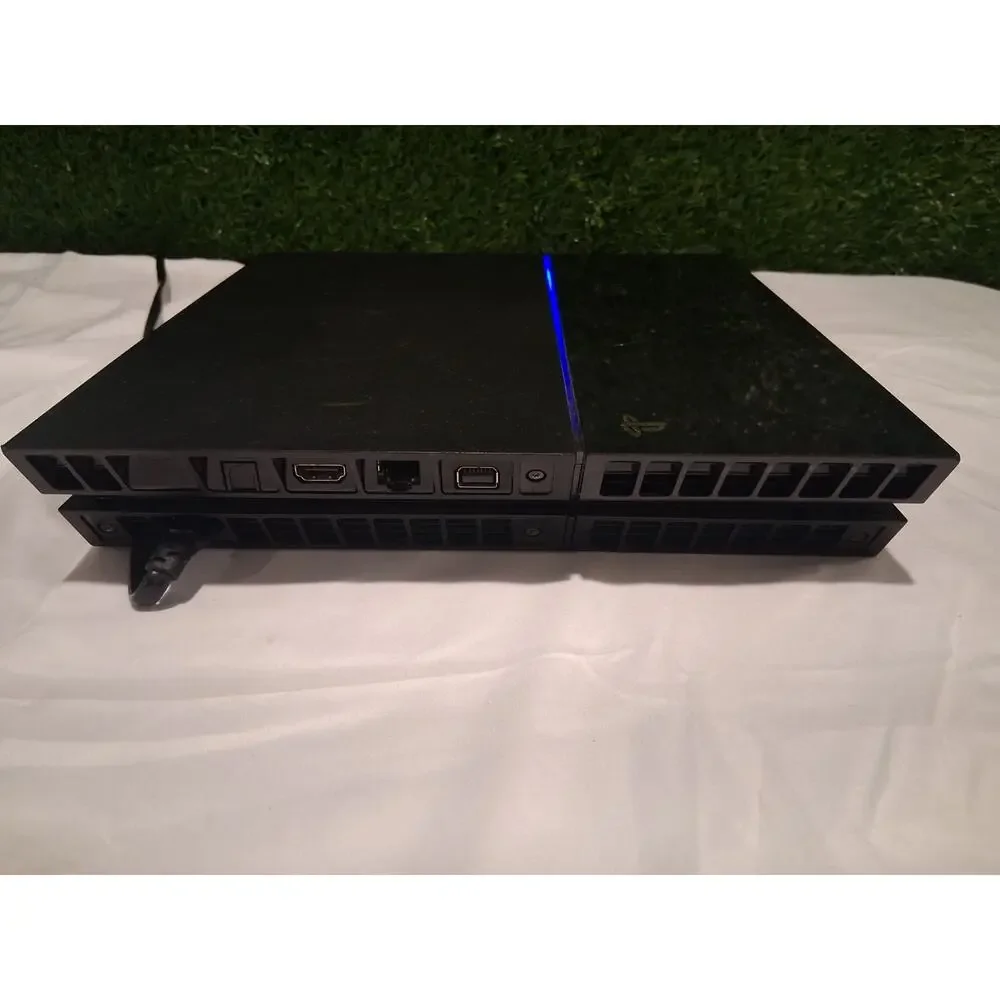 Sony PlayStation 4 PS4 Black Console - TeEsted & Working - Normal Scratches